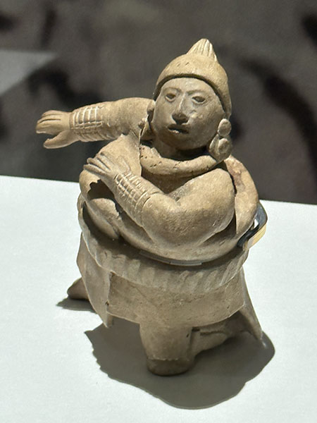 古代メキシコ展 球技をする人の土偶
